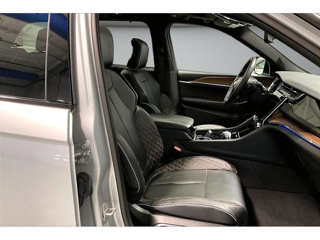 Used 2024 Jeep Grand Cherokee Summit w/ Luxury Tech Group V image 9