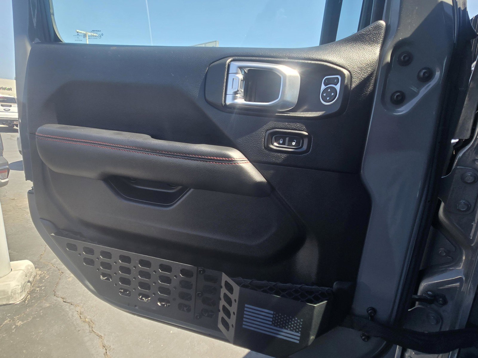 Used 2018 Jeep Wrangler Unlimited Rubicon w/ Dual Top Group AWD/4WD image 13
