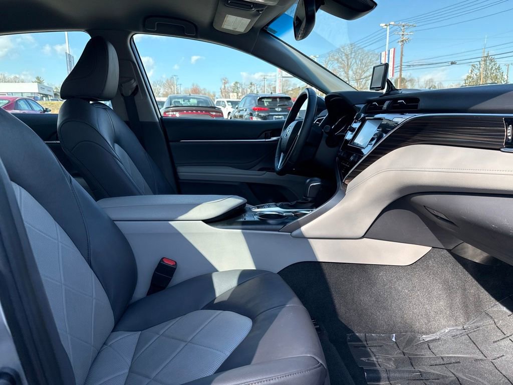 Used 2018 Toyota Camry L image 16
