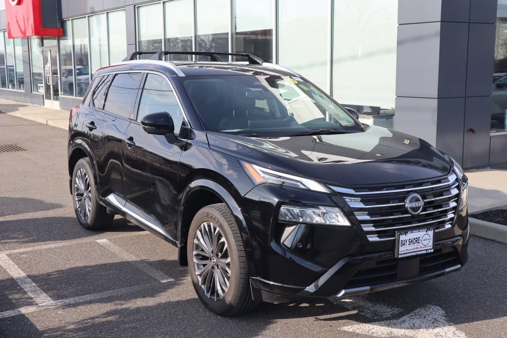 Certified 2025 Nissan Rogue Platinum FWD image 3