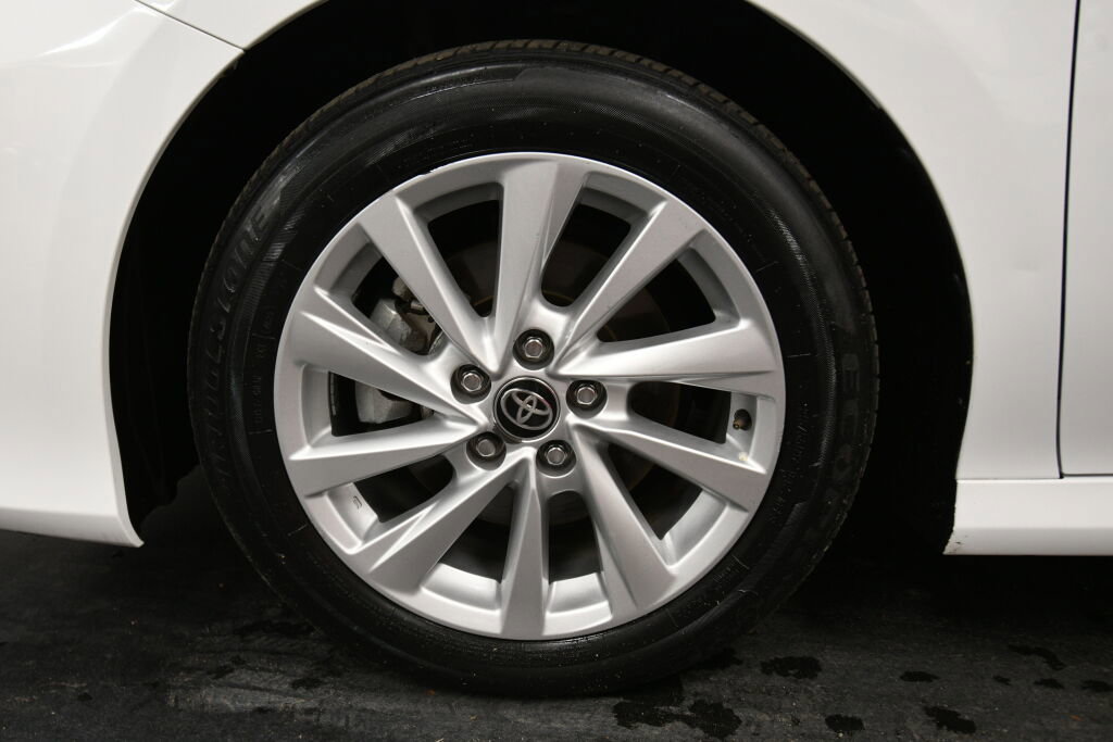 Certified 2024 Toyota Camry LE image 31