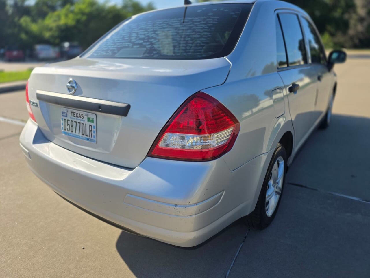 Used 2011 Nissan Versa Sedan FWD image 6