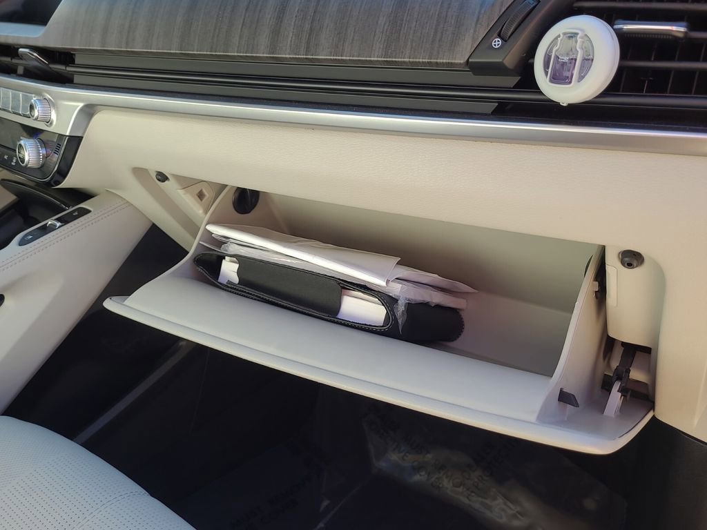 Used 2024 Kia Telluride EX w/ EX Captain's Chair Package image 22