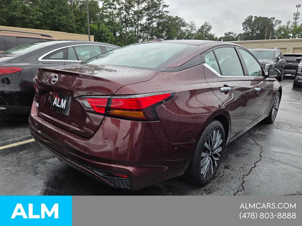 Used 2025 Nissan Altima 2.5 SV FWD image 13
