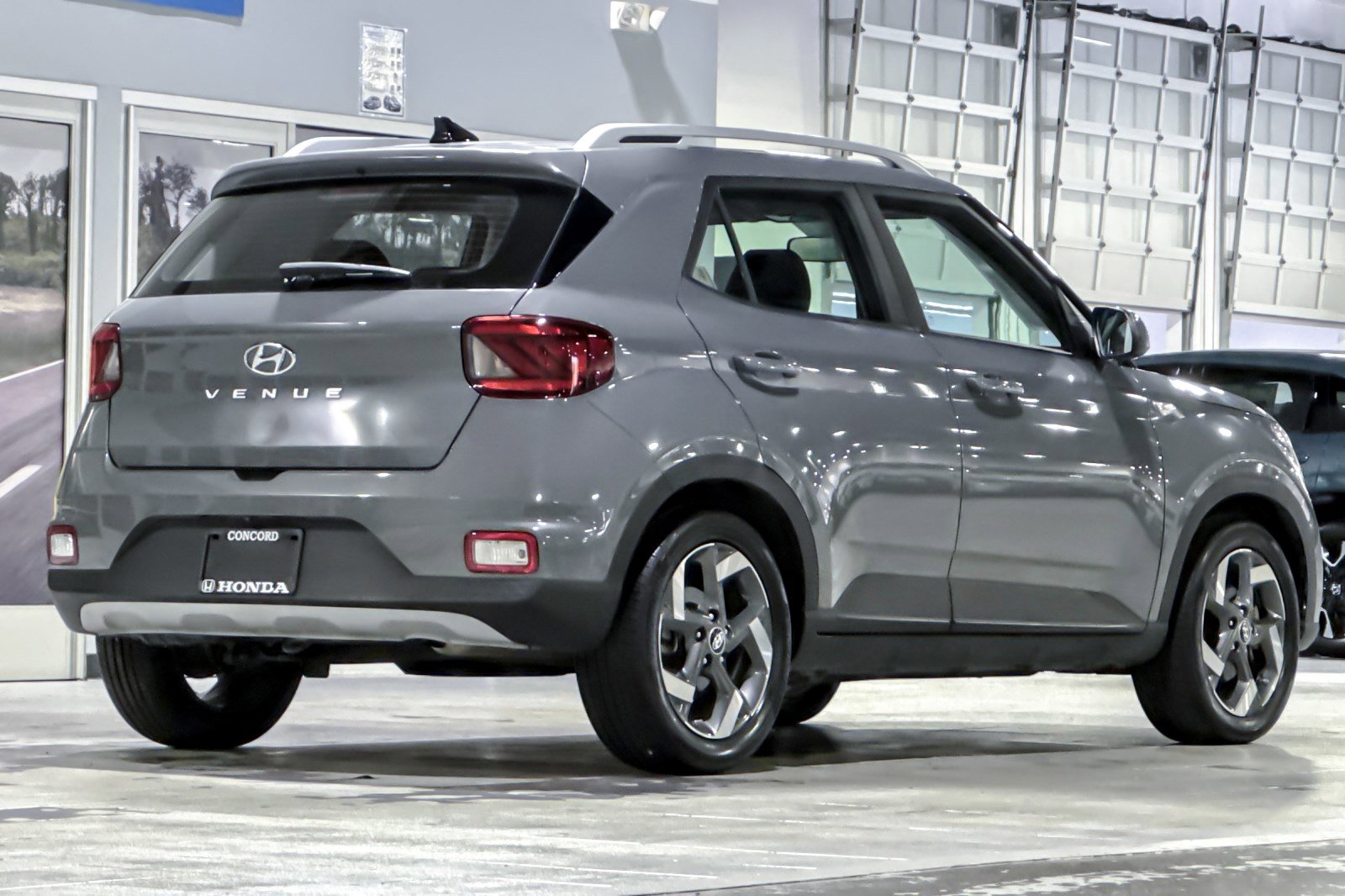 Used 2021 Hyundai Venue SEL FWD image 9