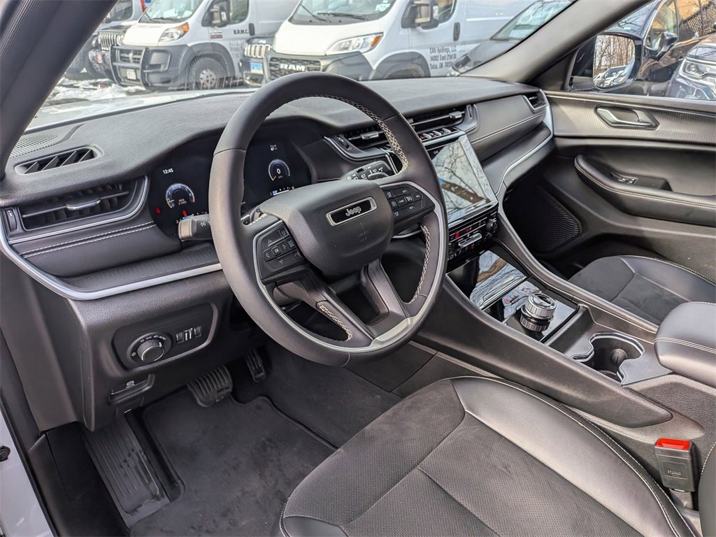 Certified 2024 Jeep Grand Cherokee Altitude image 11