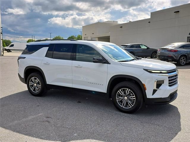 Used 2025 Chevrolet Traverse LT