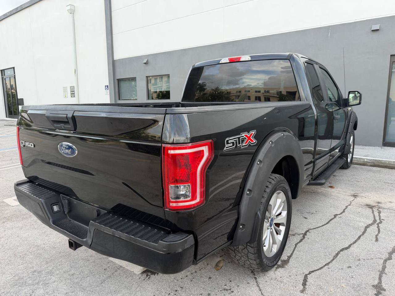 Used 2017 Ford F150 XL w/ Equipment Group 101A Mid RWD image 6