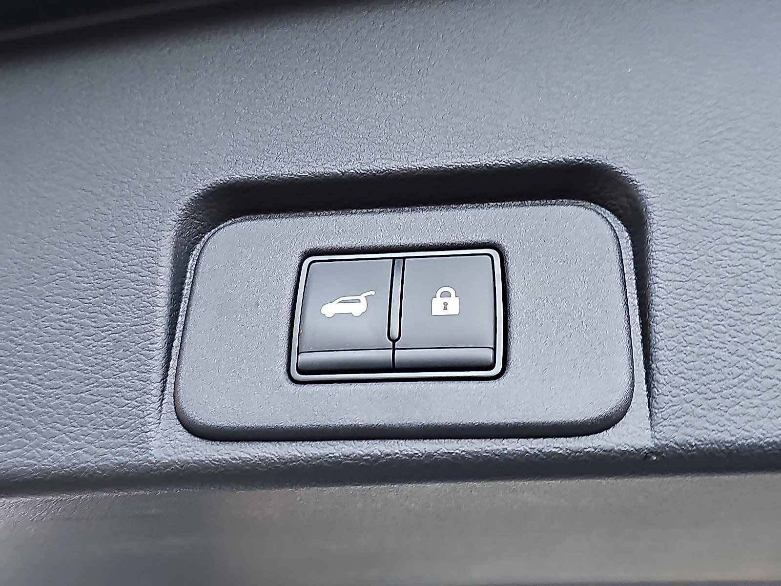 Certified 2025 Nissan Rogue SV image 31