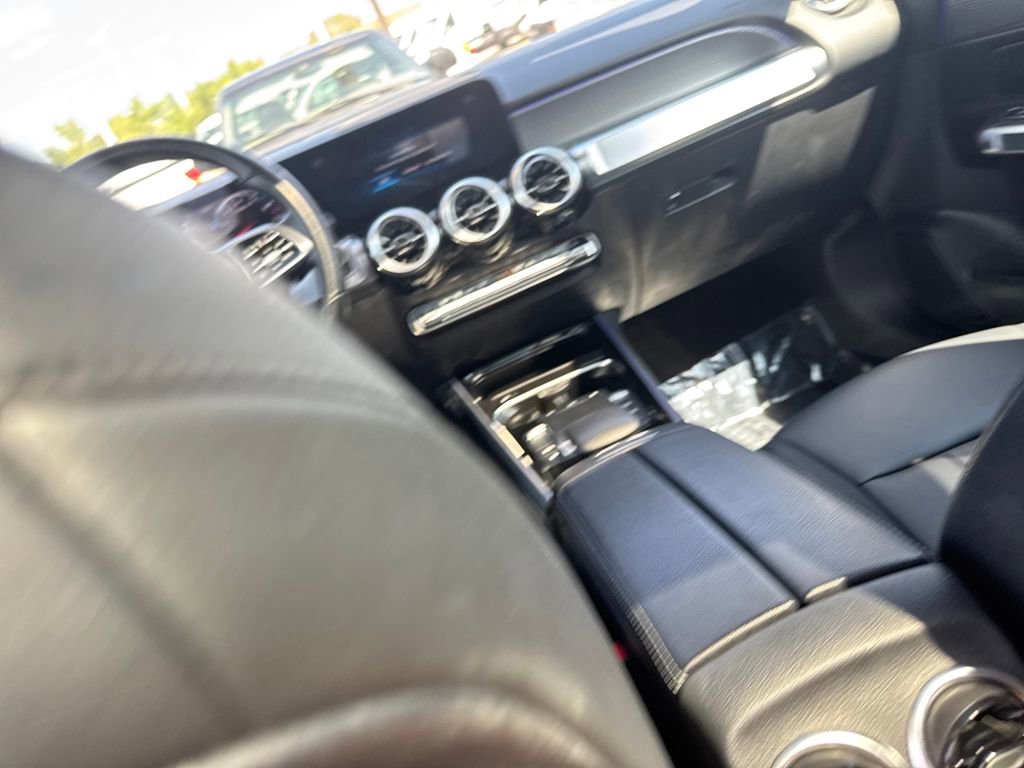 Used 2022 Mercedes-Benz GLB 250 4MATIC image 42
