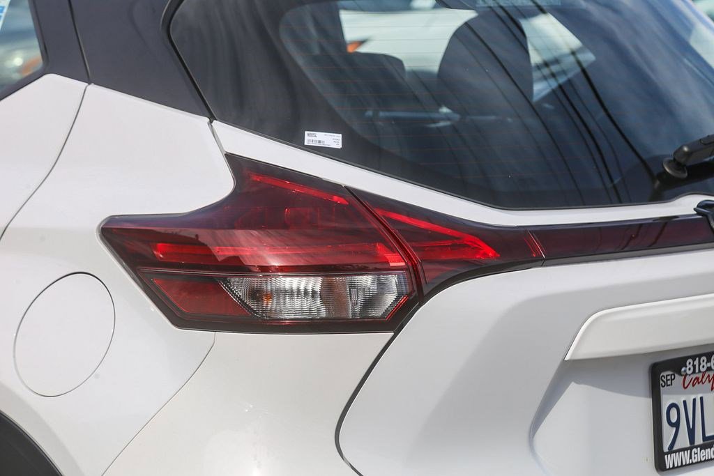 Certified 2025 Nissan Kicks Play S image 9