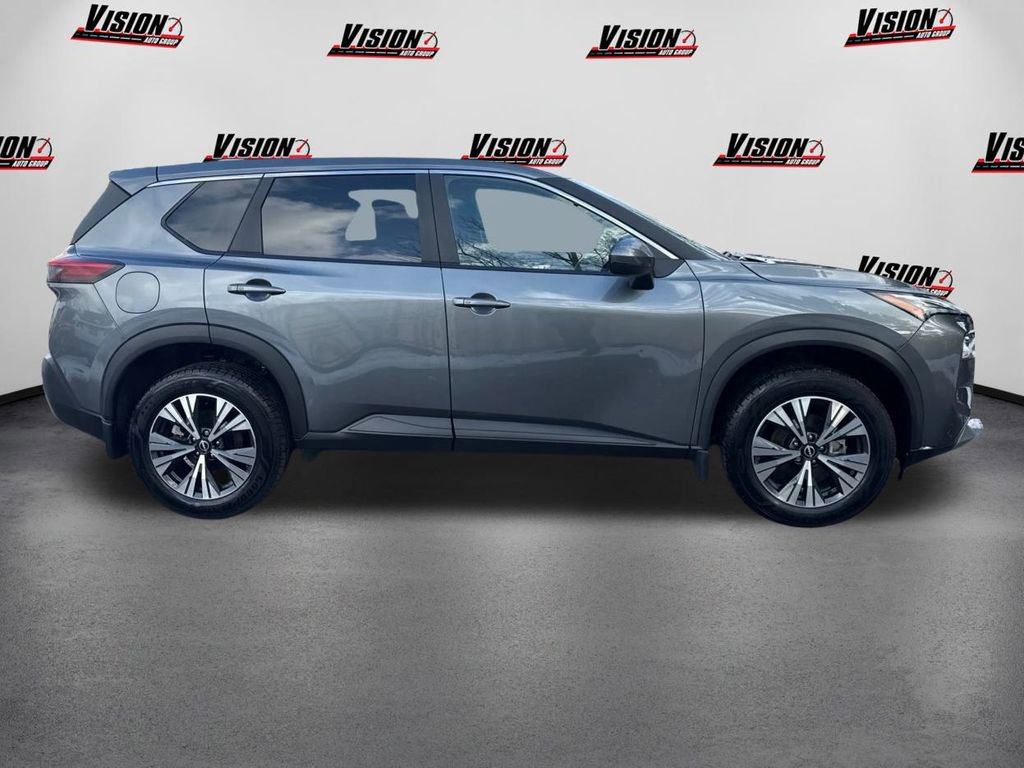 Used 2023 Nissan Rogue SV image 4