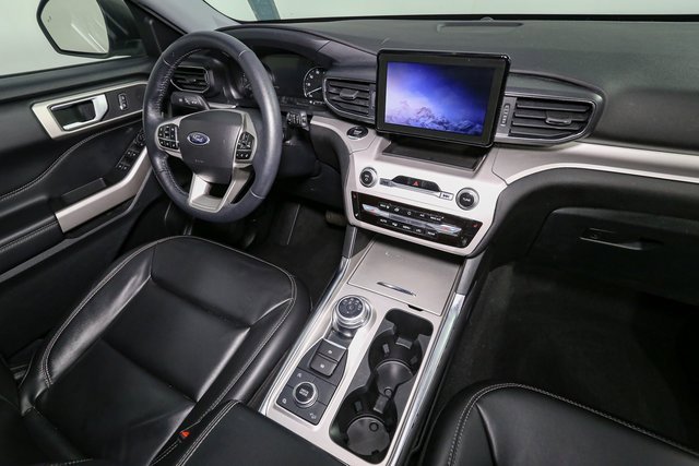 Used 2023 Ford Explorer XLT w/ Equipment Group 202A image 18
