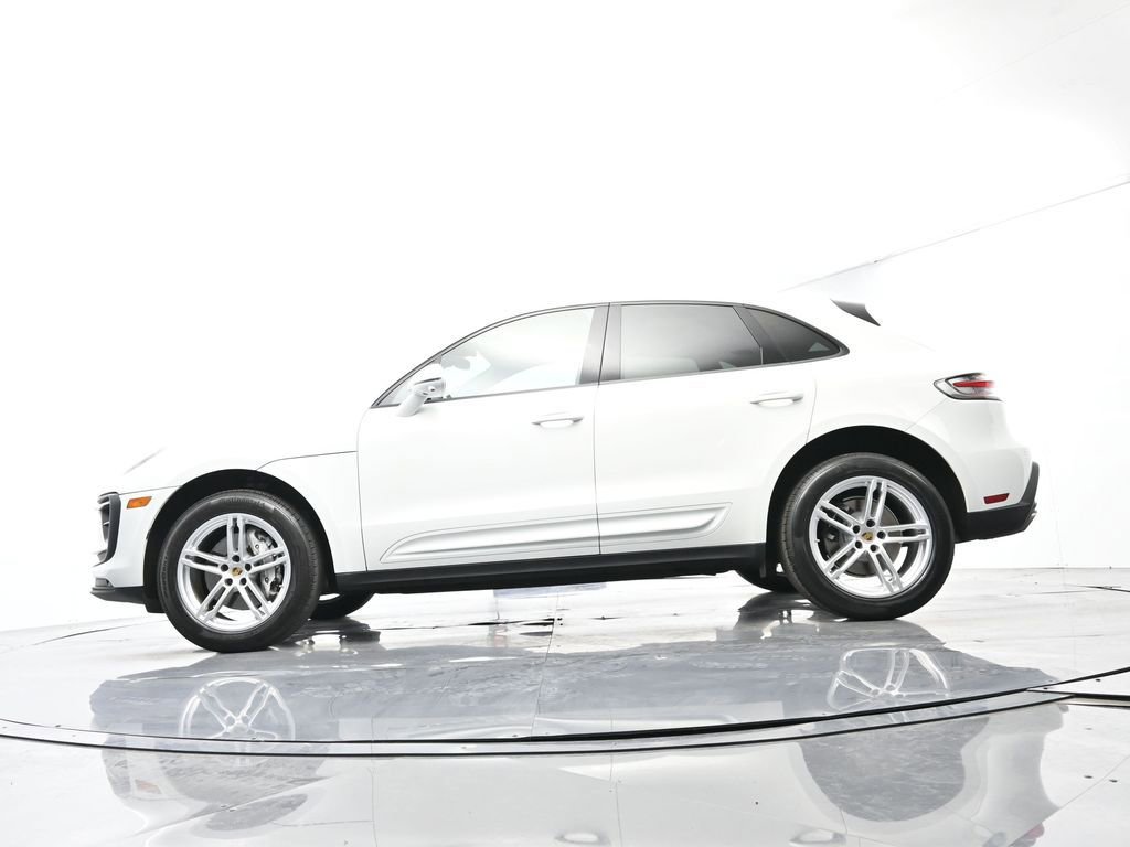 Certified 2023 Porsche Macan AWD/4WD image 46