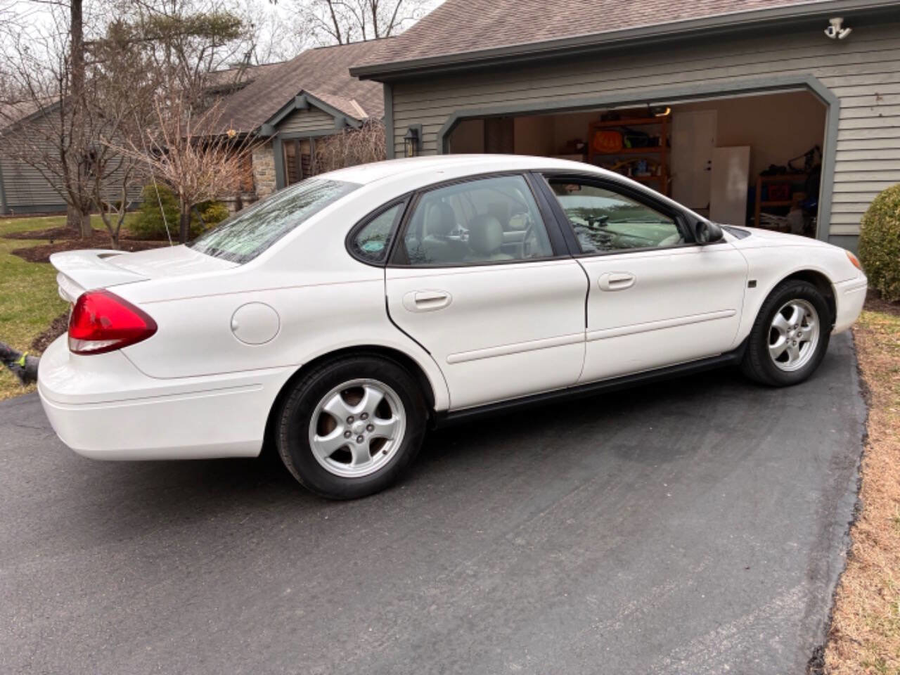 Used 2004 Ford Taurus SES image 12
