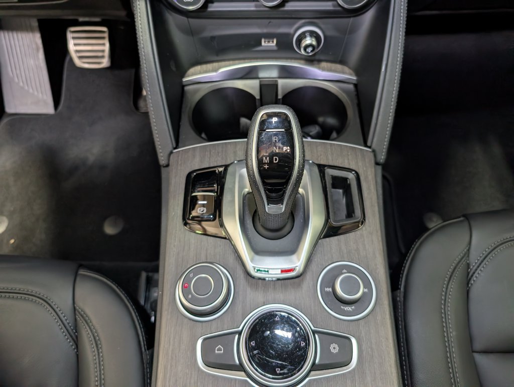 Used 2023 Alfa Romeo Stelvio Ti AWD/4WD image 24