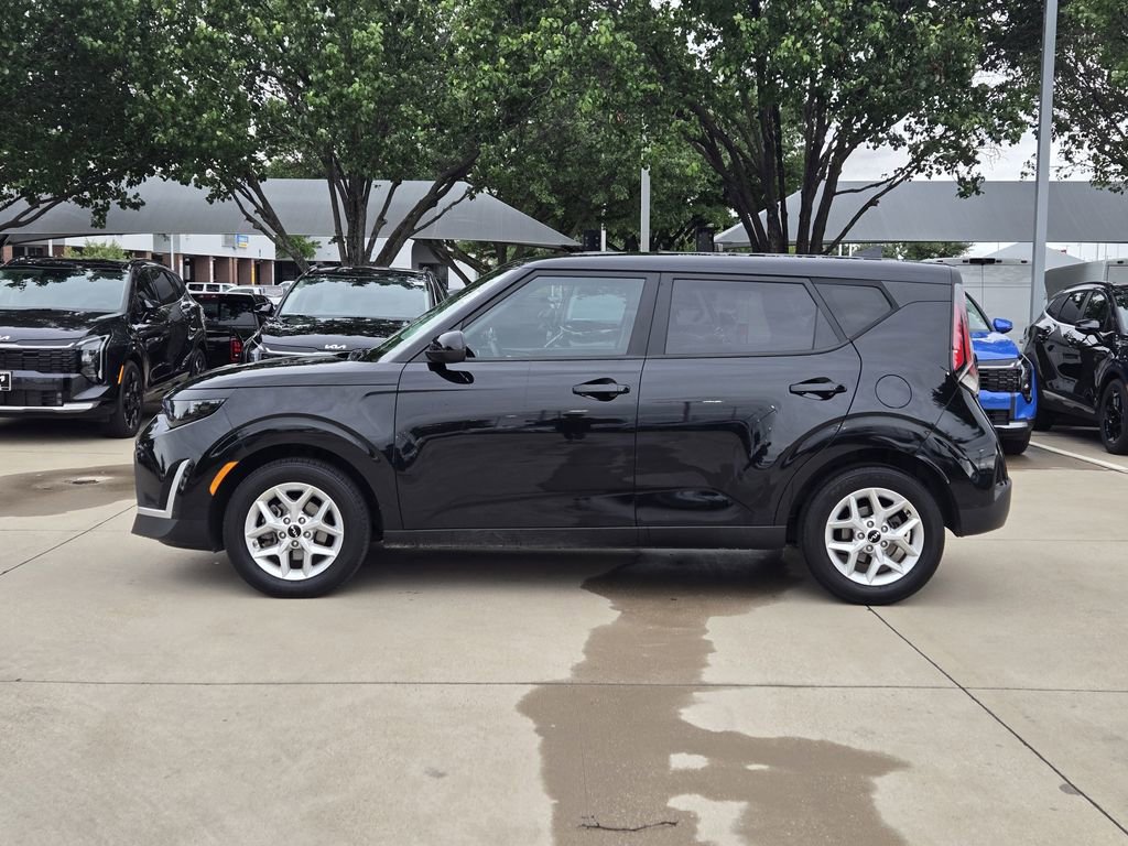 Certified 2023 Kia Soul LX w/ LX Technology Package FWD image 12