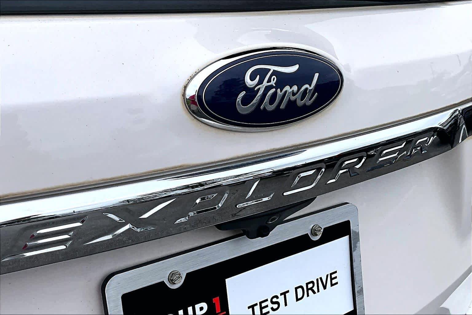 Used 2019 Ford Explorer XLT w/ Equipment Group 202A FWD image 31