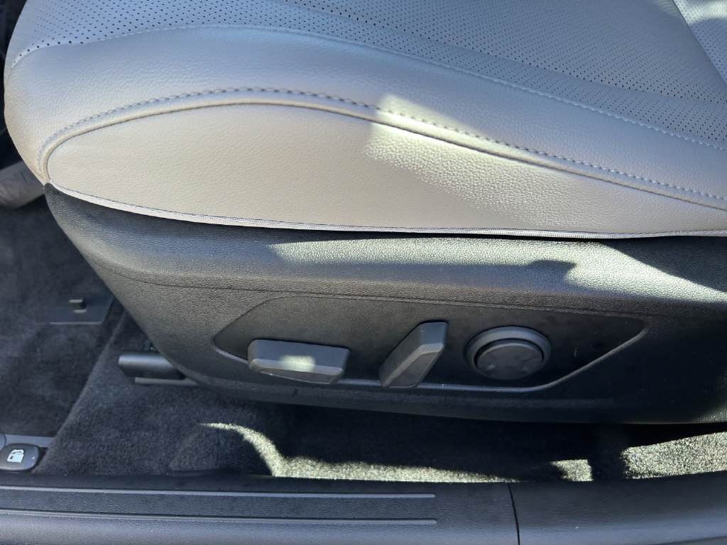 Certified 2025 Hyundai Elantra Limited FWD image 24