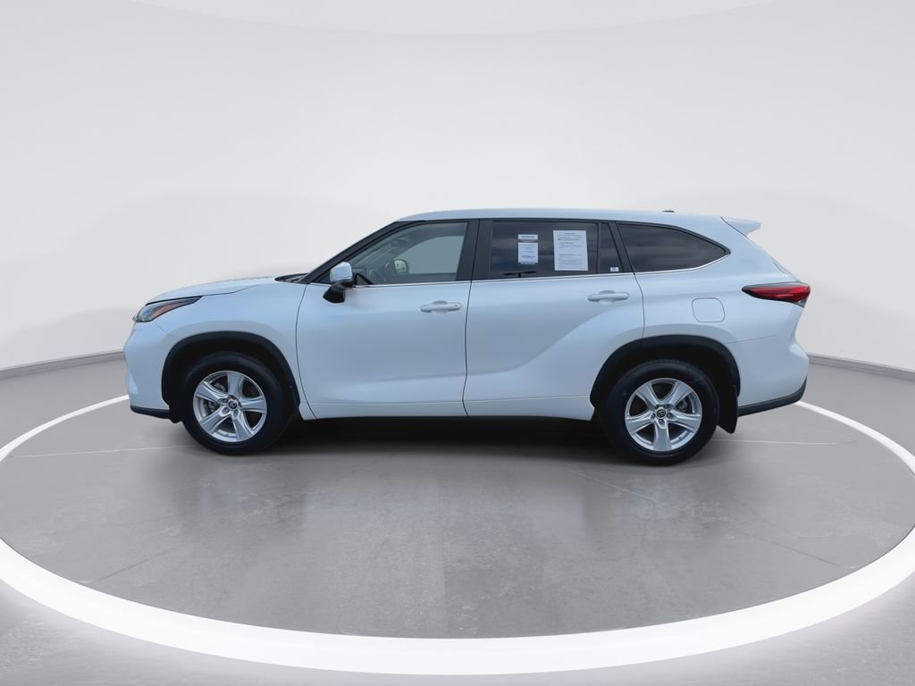 Used 2023 Toyota Highlander LE image 5