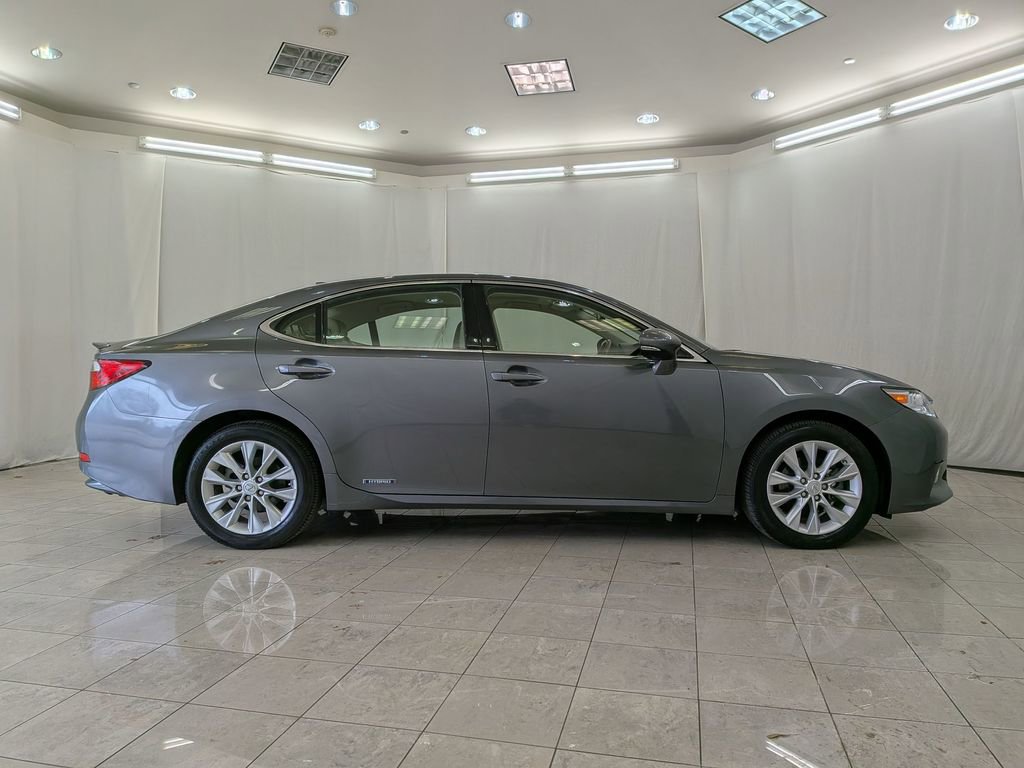 Used 2015 Lexus ES 300h image 11