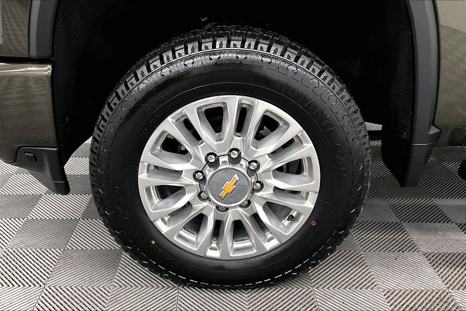 Used 2022 Chevrolet Silverado 3500 High Country w/ Safety Package II AWD/4WD image 10