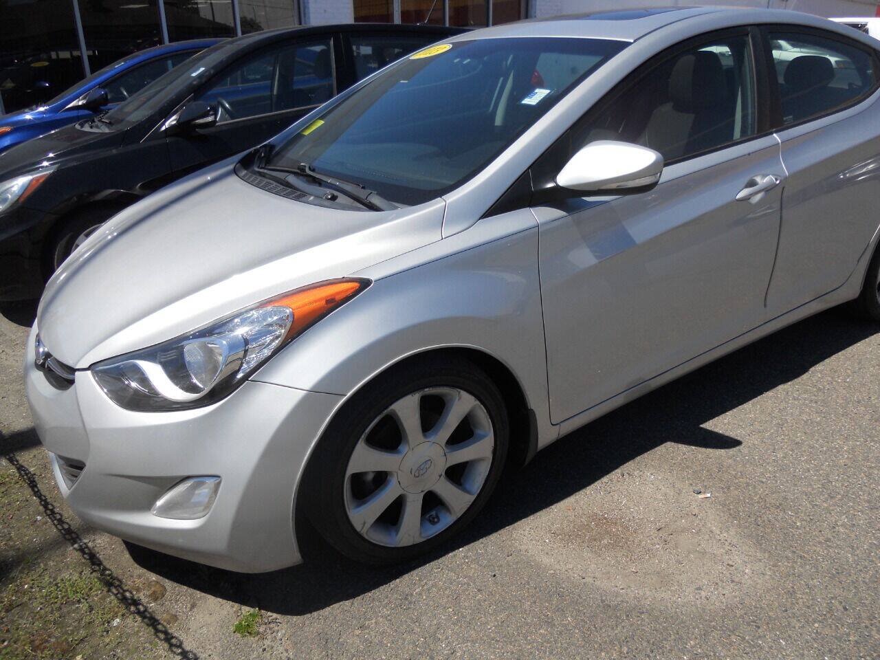 Used 2013 Hyundai Elantra Limited FWD image 2