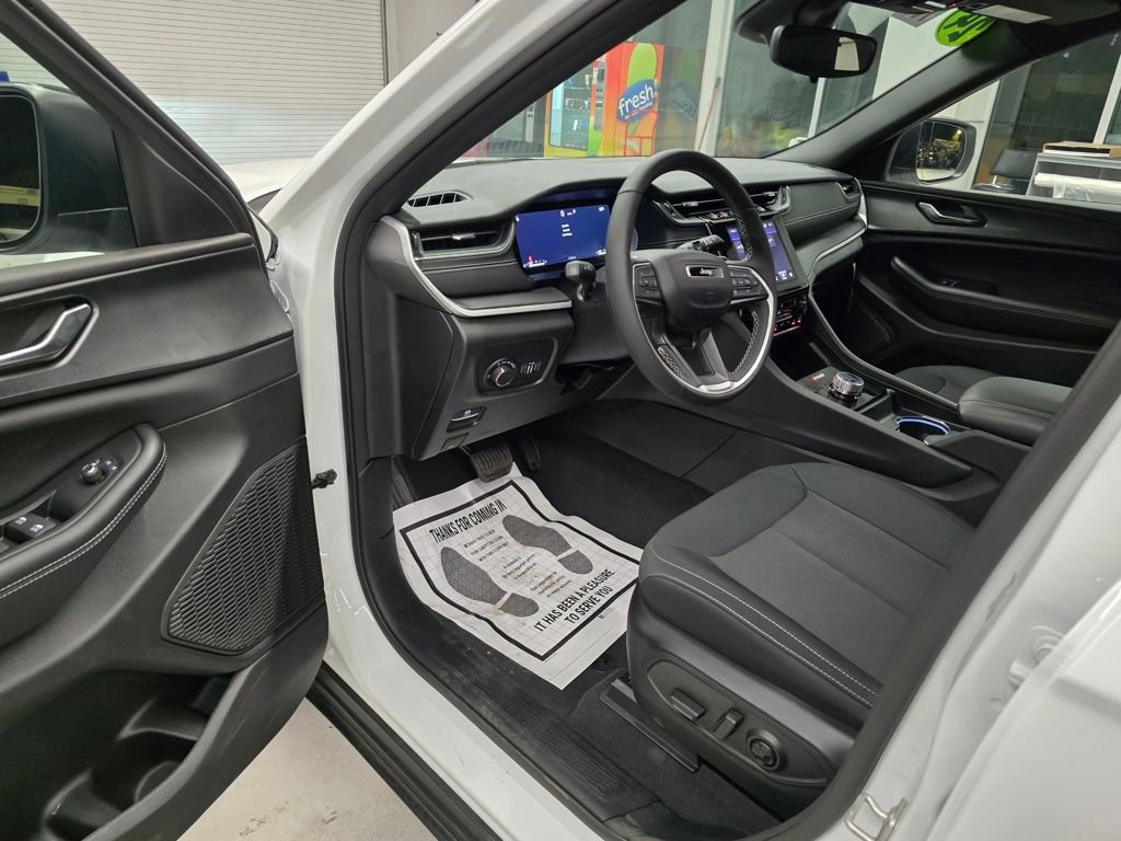 Used 2024 Jeep Grand Cherokee L Laredo w/ Luxury Tech Group I image 14