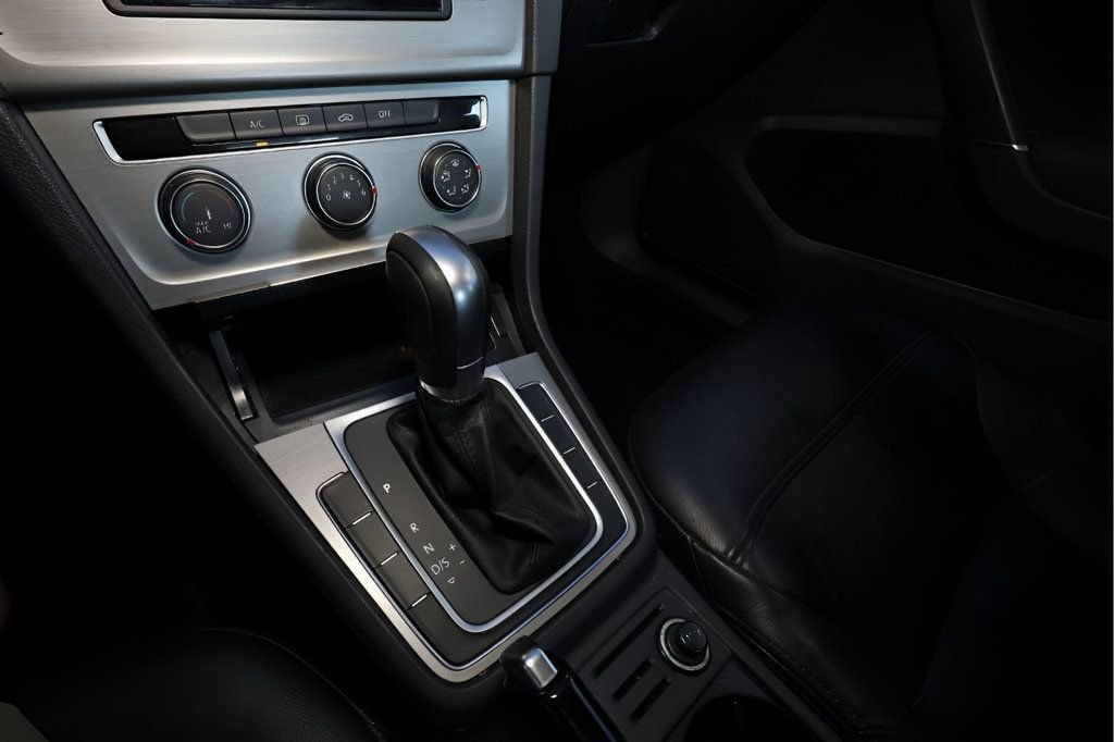 Used 2017 Volkswagen Golf S image 24