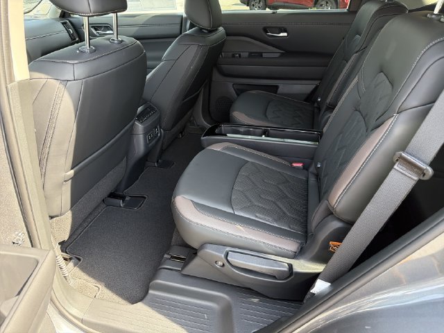 New 2026 Nissan Pathfinder Platinum AWD/4WD image 24