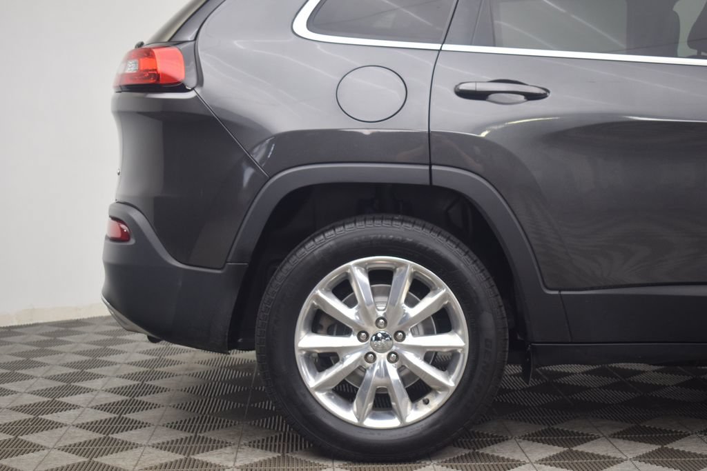 Used 2017 Jeep Cherokee Limited AWD/4WD image 34