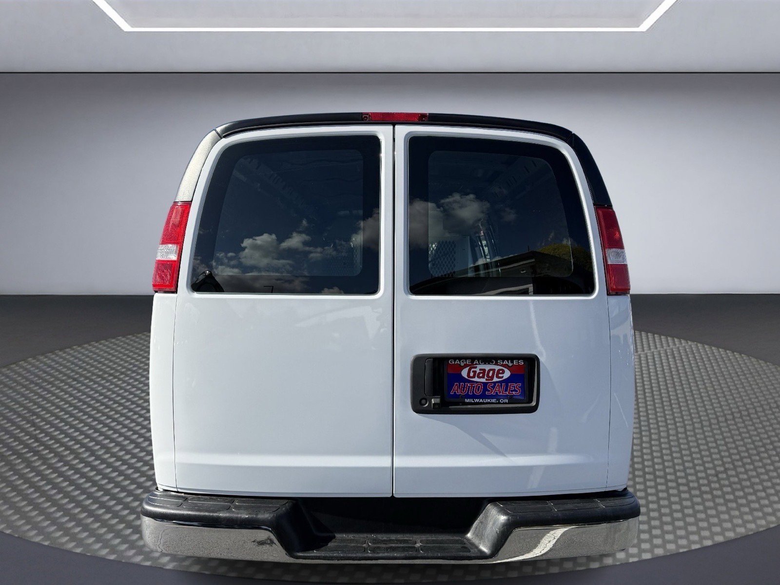 Used 2021 GMC Savana 2500 Extended w/ Driver Convenience Package image 5