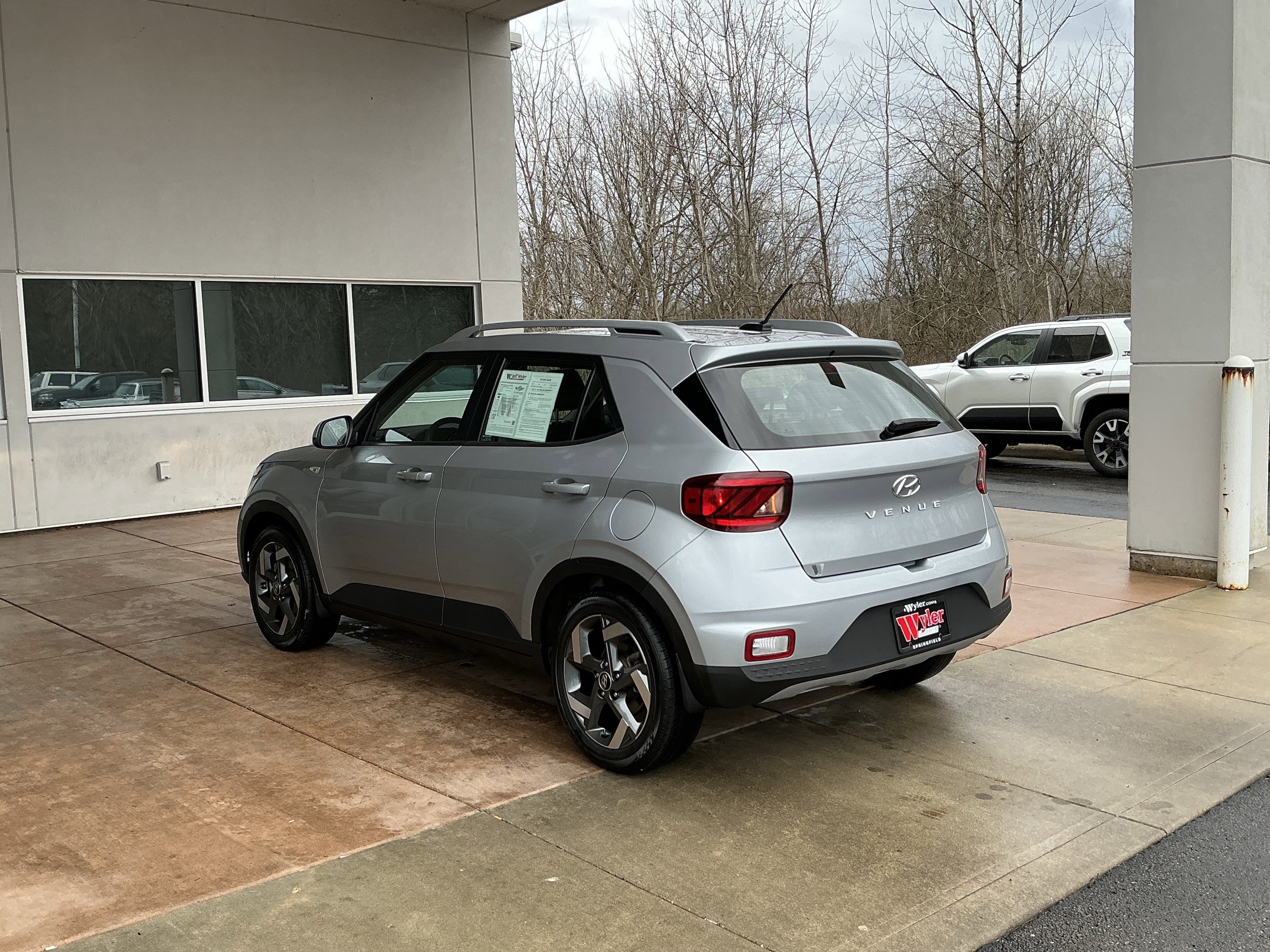 Used 2023 Hyundai Venue SEL image 20