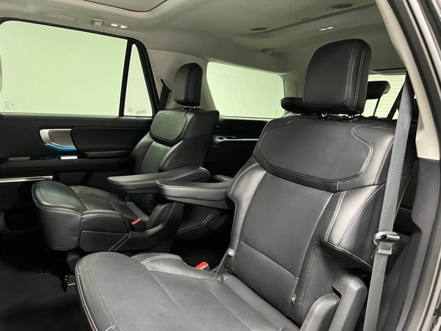 Used 2025 Ford Expedition Platinum image 43