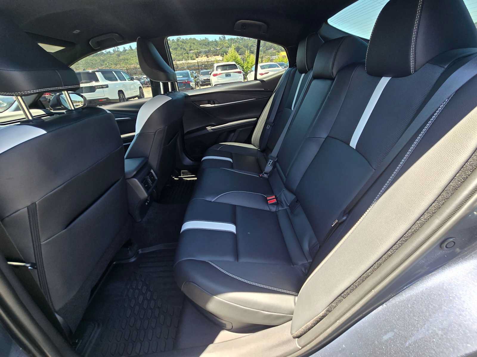Used 2026 Toyota Camry SE w/ Convenience Package FWD image 16