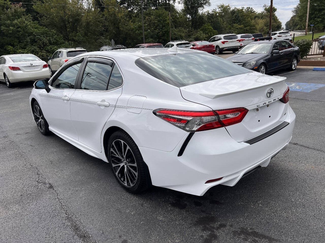 Used 2019 Toyota Camry SE FWD image 7
