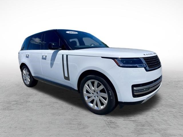 Used 2025 Land Rover Range Rover SE AWD/4WD image 3