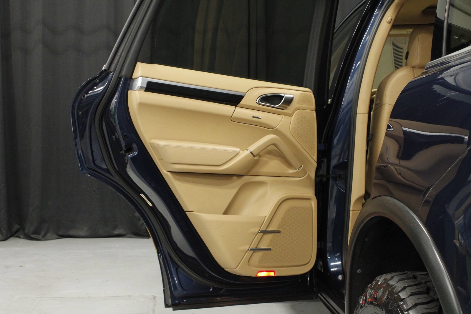 Used 2011 Porsche Cayenne S AWD/4WD image 13