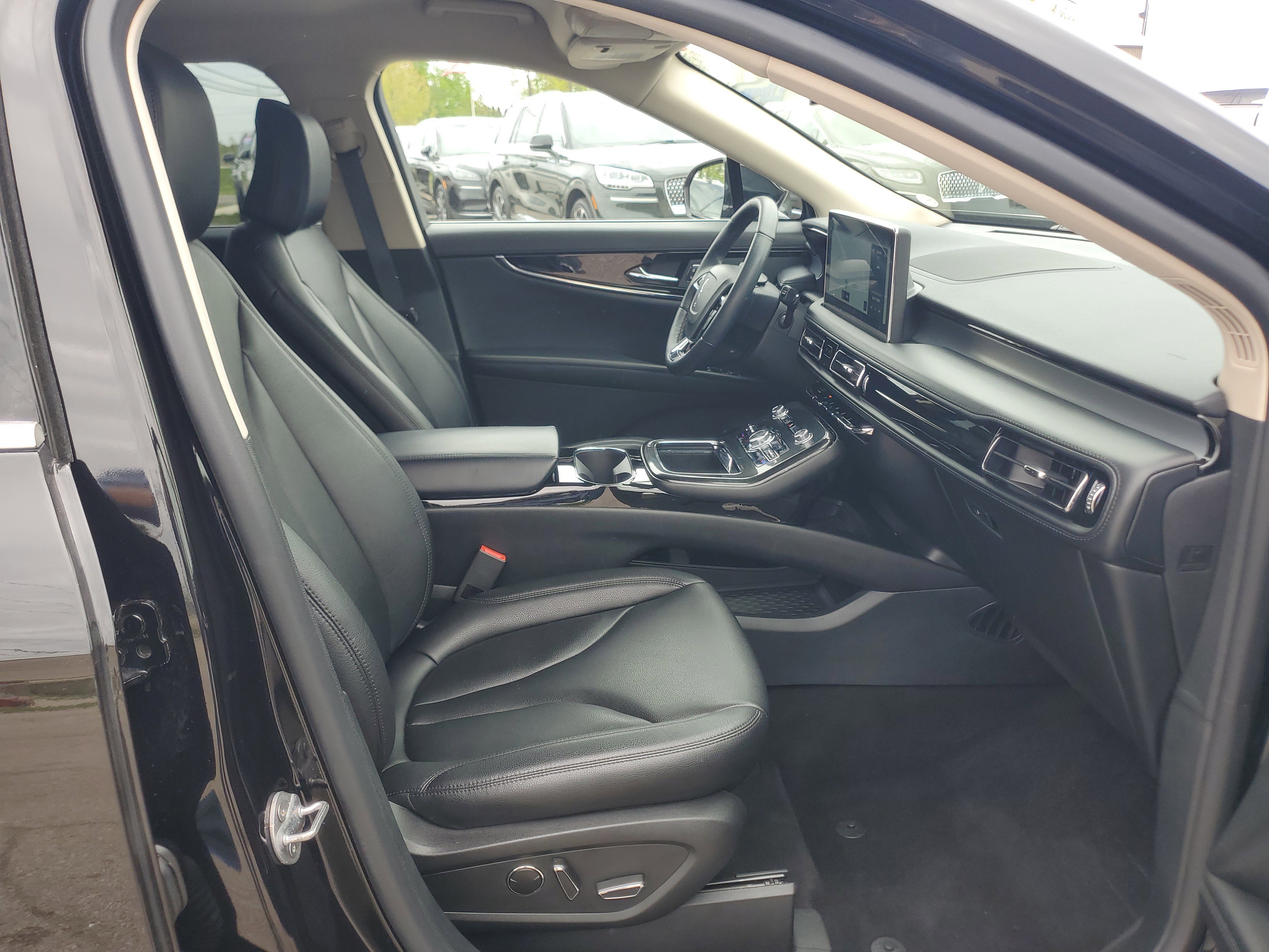 Certified 2023 Lincoln Nautilus AWD w/ Premium Package image 9