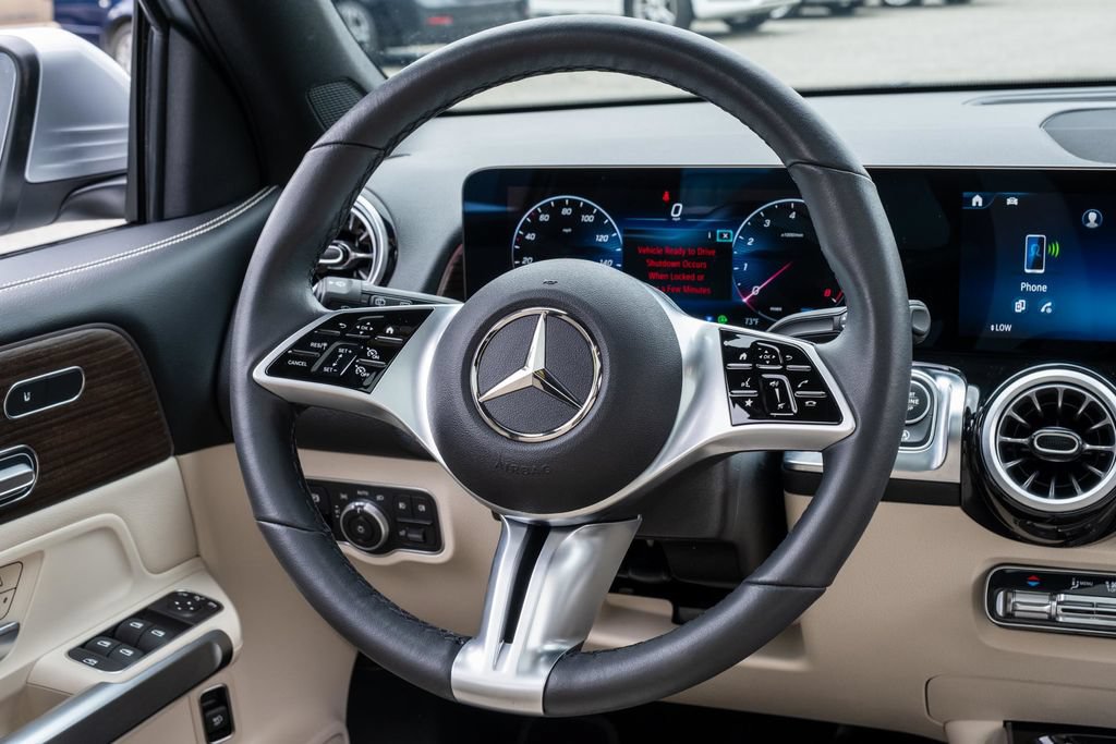 Used 2026 Mercedes-Benz GLB 250 4MATIC w/ Exclusive Package image 27