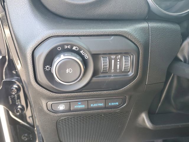 Used 2022 Jeep Wrangler Unlimited Sahara w/ Cold Weather Group image 30