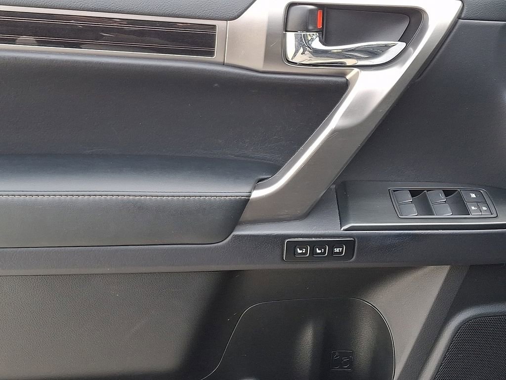 Used 2023 Lexus GX 460 Premium w/ Accessory Package image 13