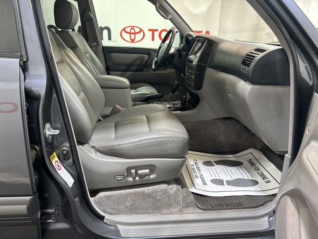 Used 2004 Toyota Land Cruiser image 13