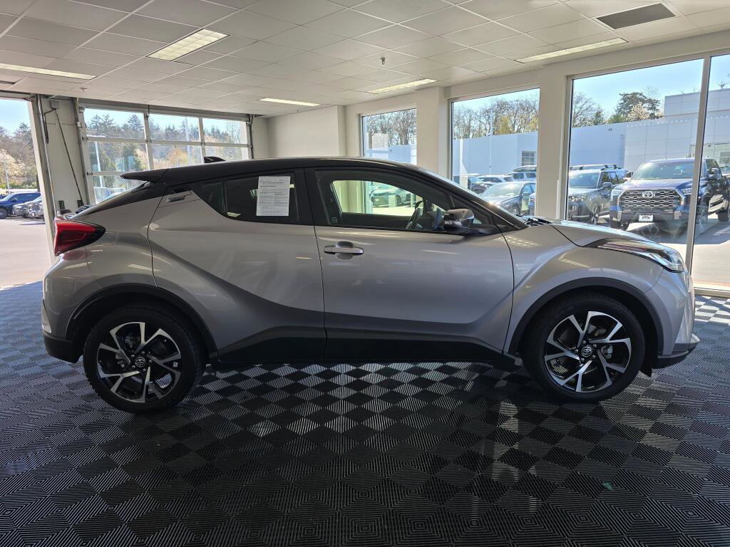 Used 2020 Toyota C-HR XLE image 2