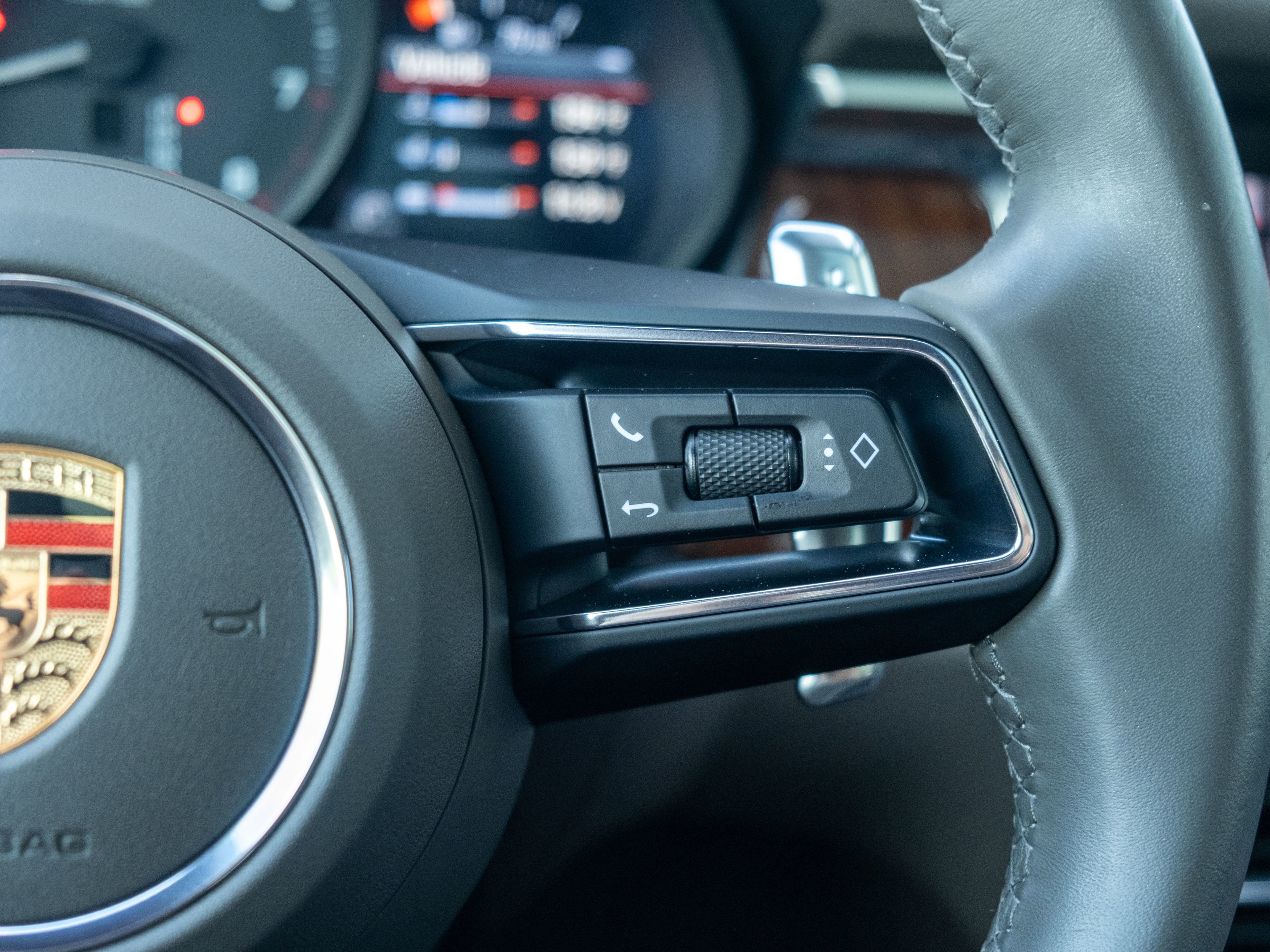 Certified 2023 Porsche Macan AWD/4WD image 23