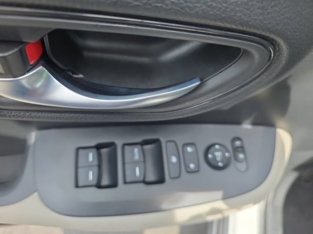Used 2025 Honda HR-V LX image 12