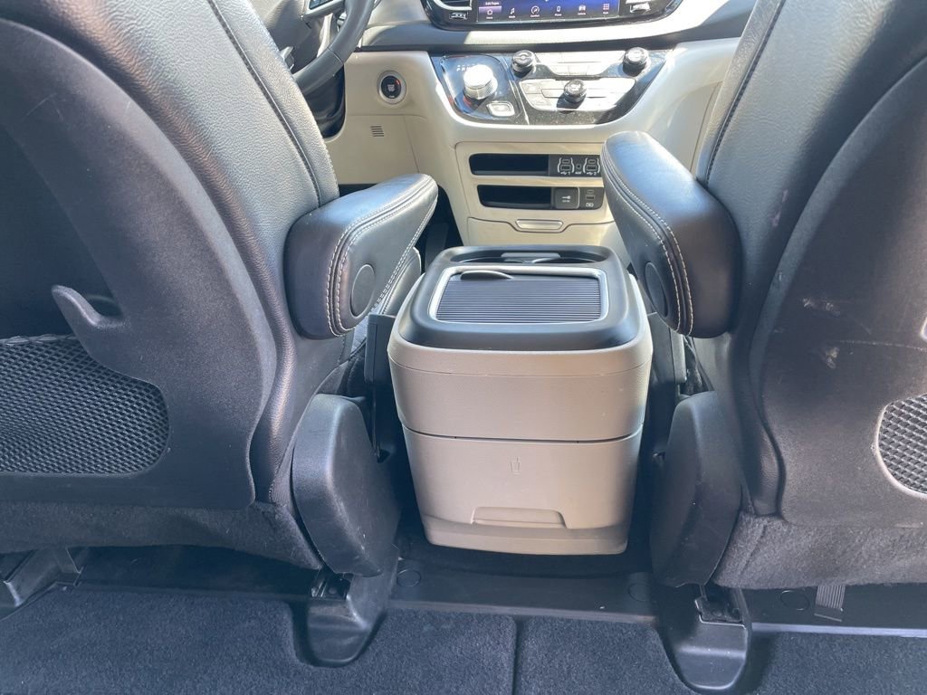 Used 2022 Chrysler Pacifica Touring-L FWD image 34