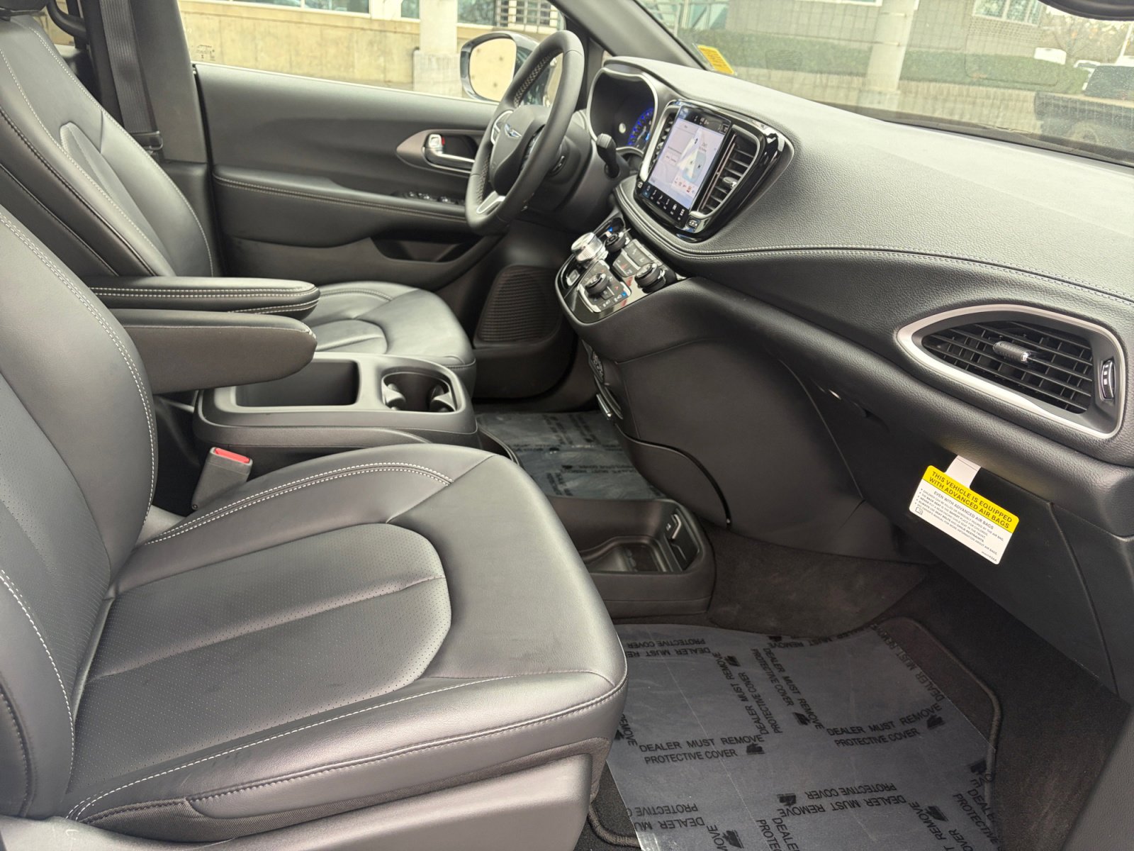 Used 2025 Chrysler Pacifica Select image 30