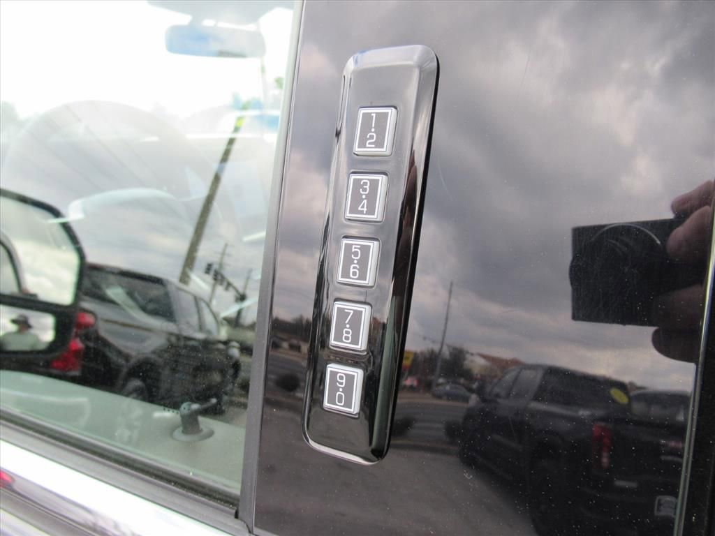 Used 2024 Ford F150 King Ranch w/ FX4 Off-Road Package image 18