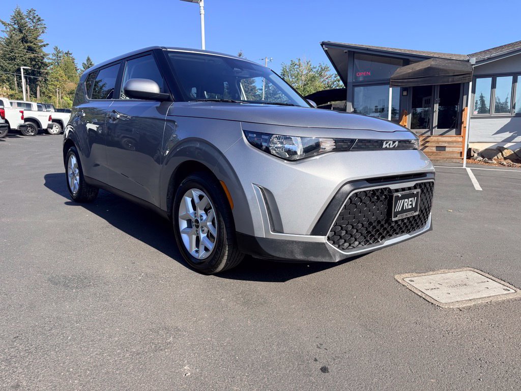 Used 2023 Kia Soul LX w/ Option Group 015 FWD image 7